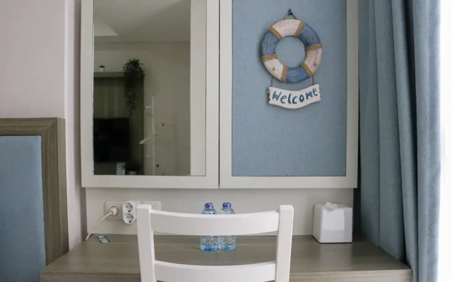 Comfort and Elegant 1Br at Gold Coast Apartment