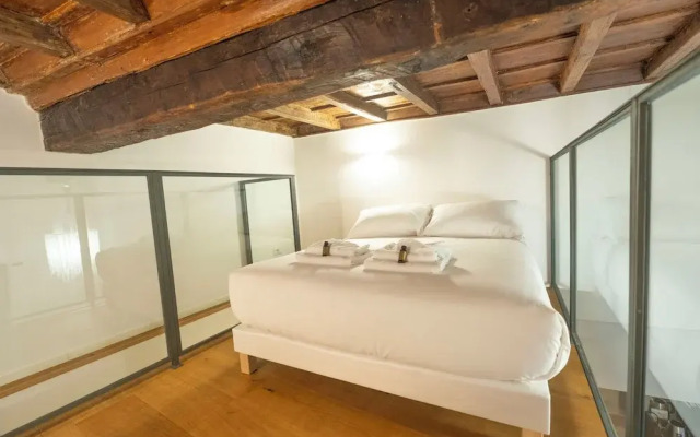 Spanish Steps Romantic Nest With Balcony