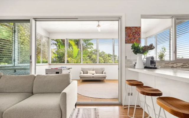 Luxury 2-bed With Ocean Views and Garden