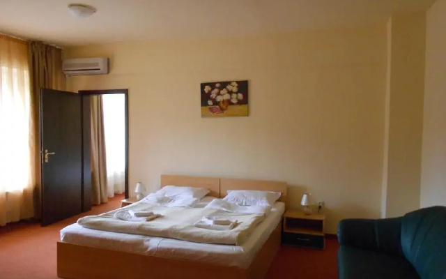 Hotel Diana