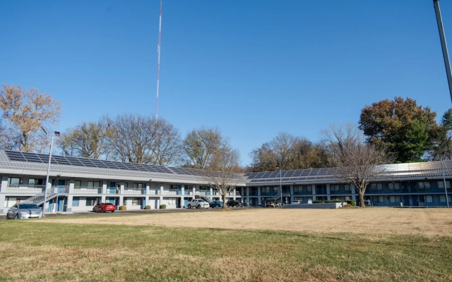 Economy Inn & Suites