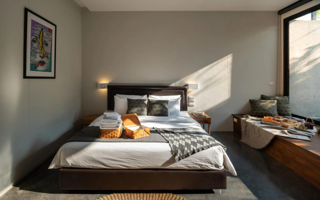 Cherlock Hotel