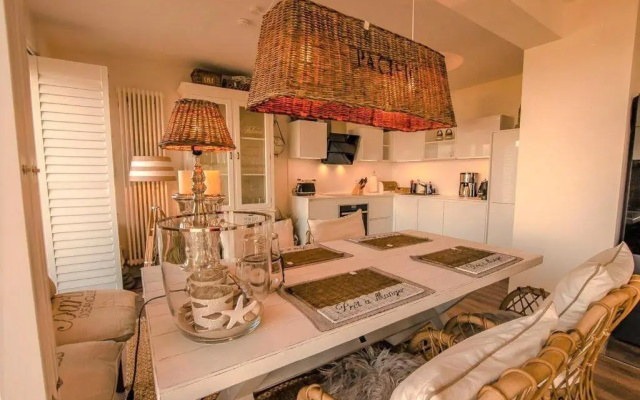 Luxurioese-Ferienwohnung-direkt-am-Strand-4DP212