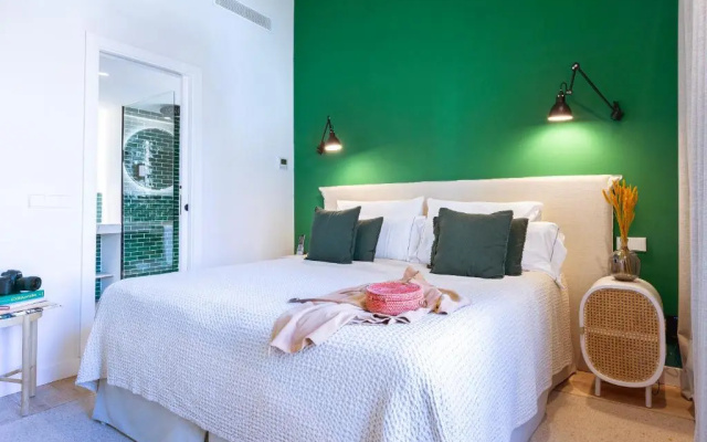 Отель Samaritana Suites