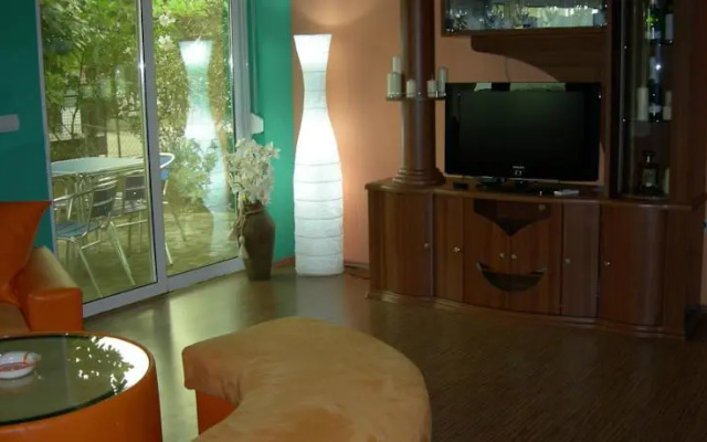 Apartments and Rooms Mila