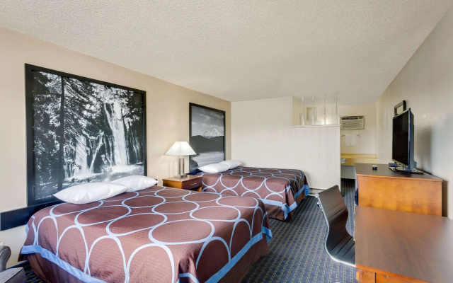 Super 8 by Wyndham Alturas