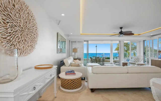 Beachfront Luxury, Hastings Street