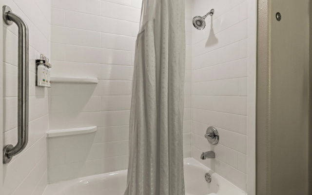 Holiday Inn Express Hotel & Suites Okmulgee