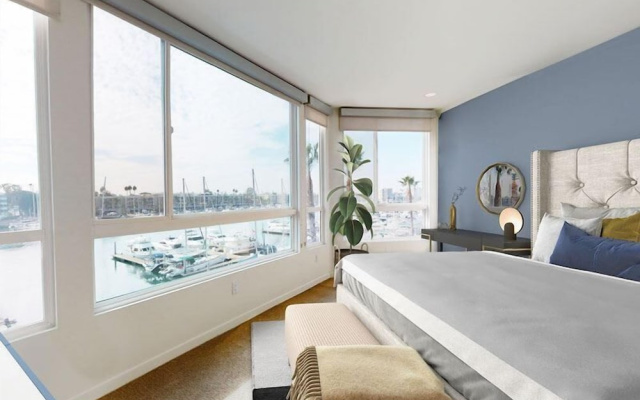 Luxury Space In the Marina