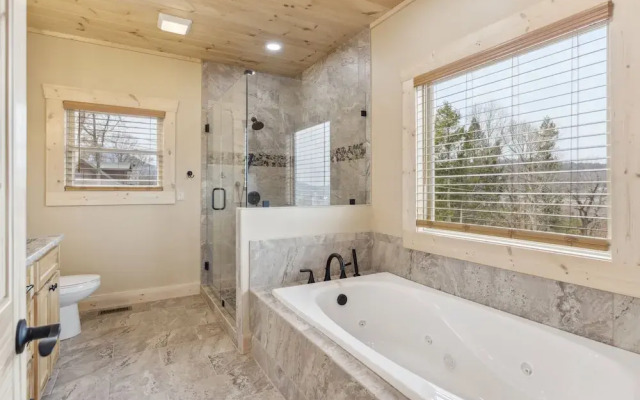 Robeson Hood Lodge 4 Bedroom Home