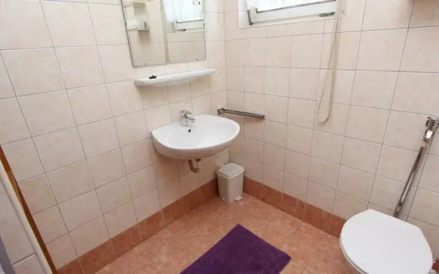 Apartments Lipej