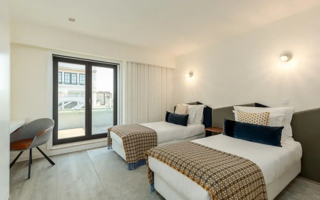 Spacious 4-bedroom Apartment in Porto