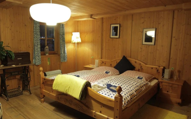 Bluebird Mountain Hostel