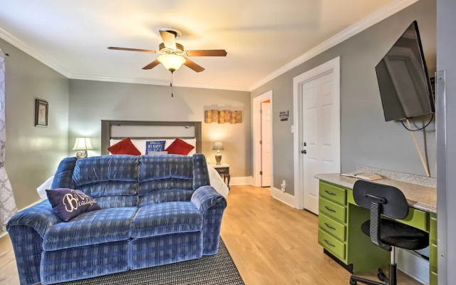 Modern Studio Apartment in Central Williamstown!