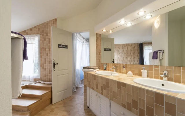 Mesmerising Holiday Home in Gassin With Swimming Pool