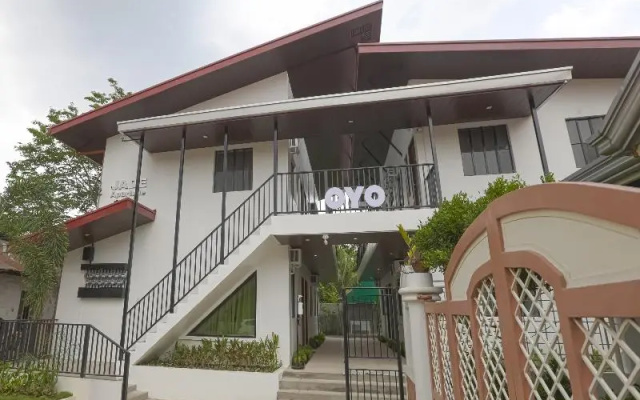 OYO 736 Jade Apartelle