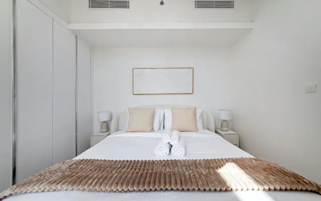Bright 1BR with balcony in Luma 22