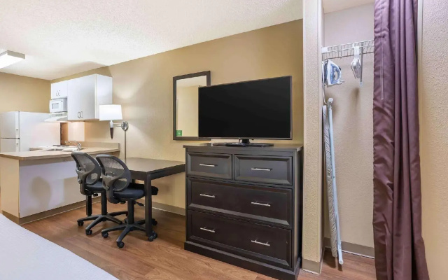 Extended Stay America Columbia Stadium Blvd.