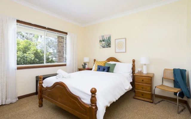 South Coast Getaway House Sleeping 8 Guests