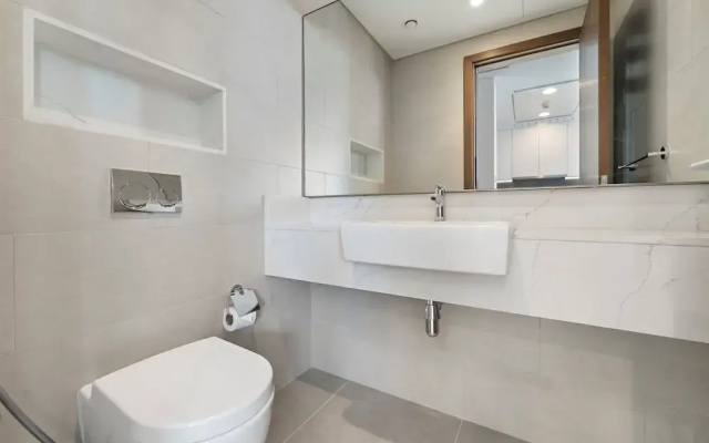 2BR M Room CF7 B Partial Canal View