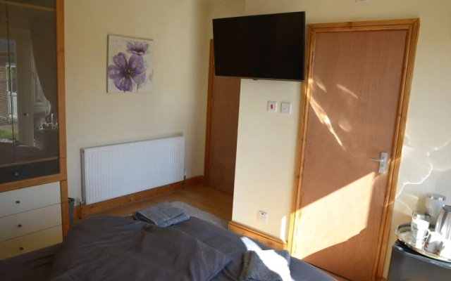 Holmbury Gardens B&B