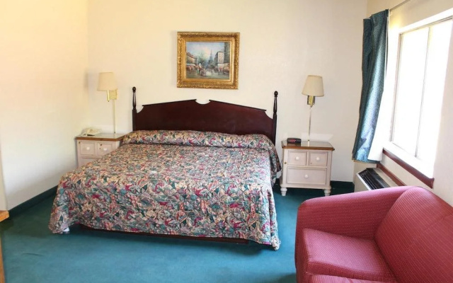 Lamar Inn & Suites