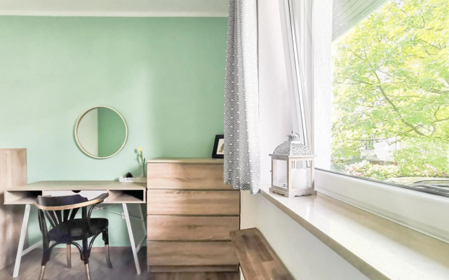 Deerwood-2-Storey Garden Apartment with Castle view Balcony
