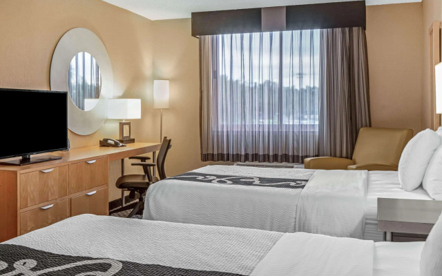 La Quinta Inn & Suites by Wyndham Naples Downtown