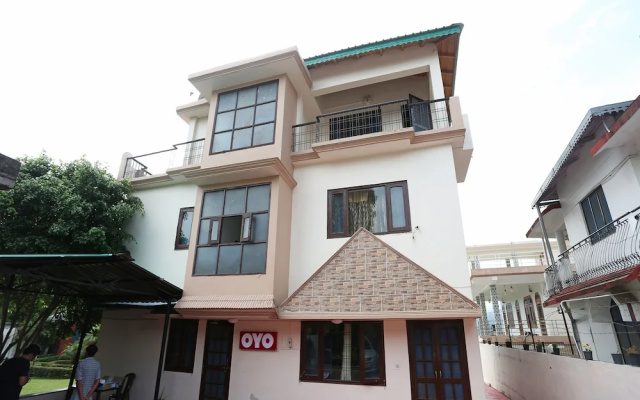 Oyo 14877 Alinda Guest House