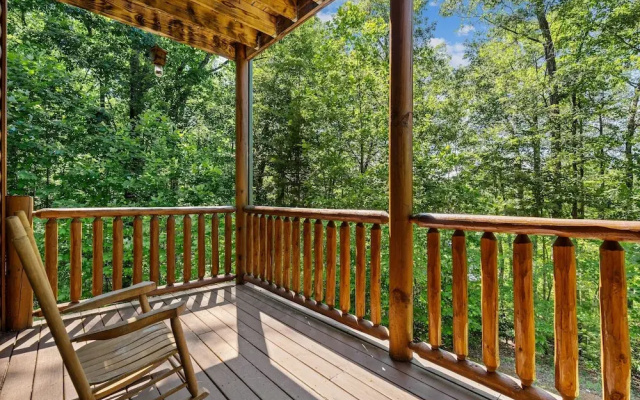 Luxurious Nine Bears Home Minutes Away to Gatlinburg by Redawning