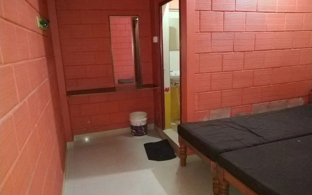 Iroomz Savitri Guest House
