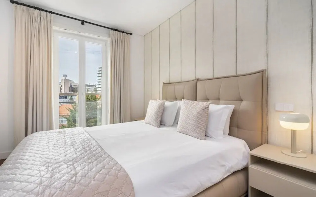 Urban Retreat: Downtown Luxury, Parking, Ac & Elevator