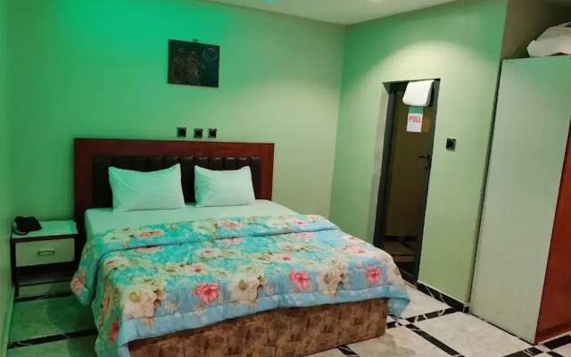 Apex Hotel And Suites