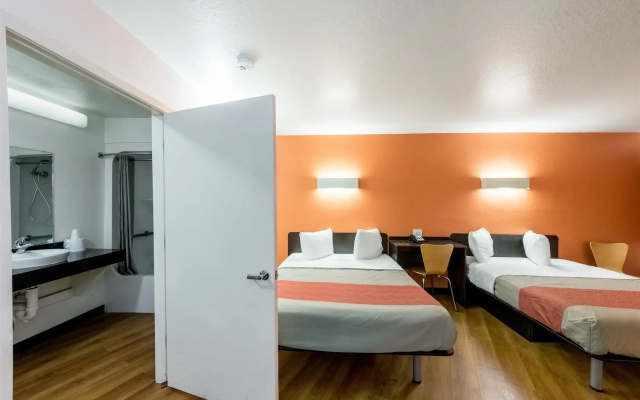 Motel 6 Seguin, TX