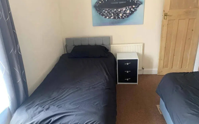 By the Sea, Sleeps 4-6, Private Patio, Nearbeach, Seasideretreat, Train to Liverpool or Chester is a hop Skip and a Jump Away