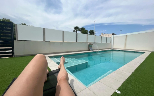 Luxury Apartment - Rooftop Terrace, Pool & nearby beach