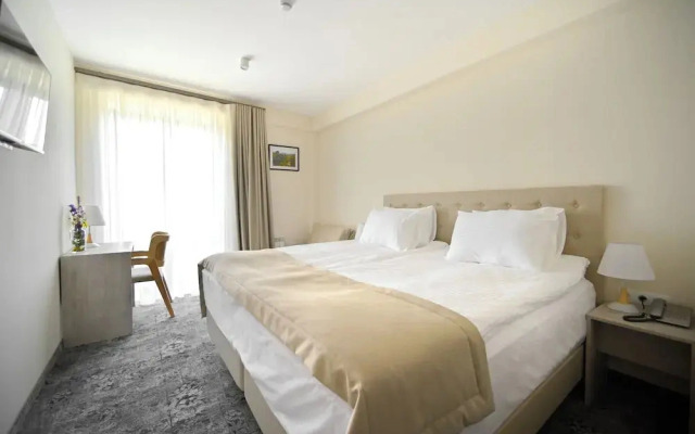 Stonehenge Hotel & Restaurant