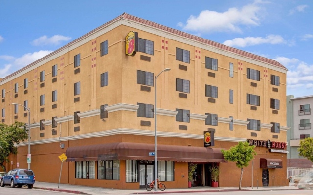 Отель Super 8 by Wyndham Hollywood/LA Area США, Лос-Анджелес - отзывы, цены и фото номеров - забронировать отель Super 8 by Wyndham Hollywood/LA Area онлайн вид на фасад