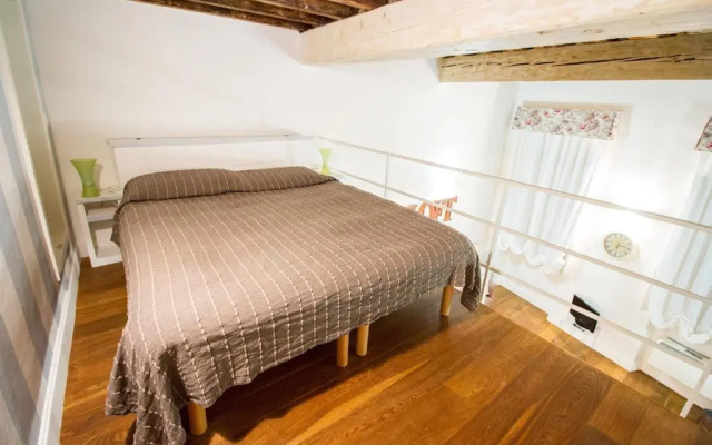 Charming Santa Croce Loft
