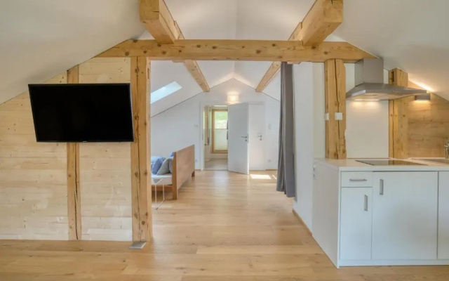 Hus24
