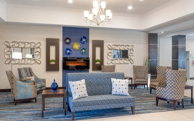 Holiday Inn Express & Suites Edwardsville by IHG