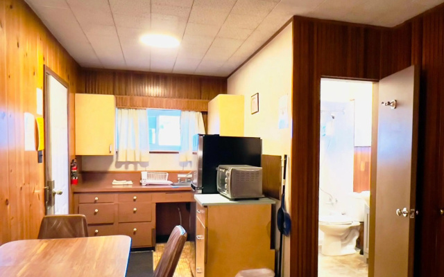 Airport Inn Motel & RV Park