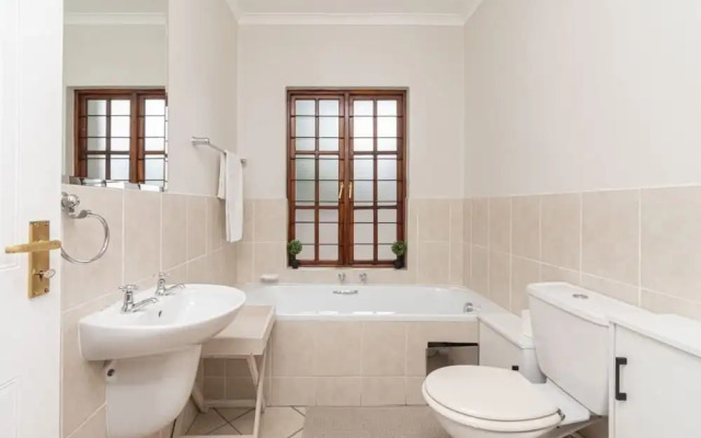 Peaceful Sandton Townhouse in Gated Community