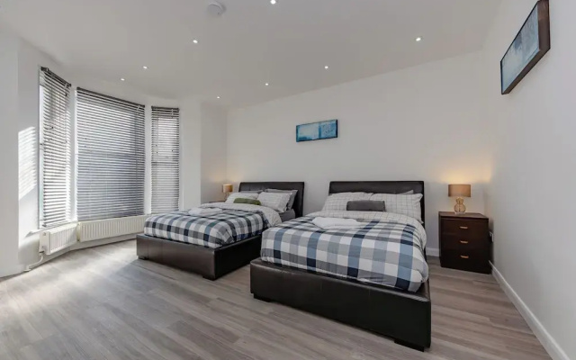 Apartment - Sleeps 7 - Parking - Close to Pier