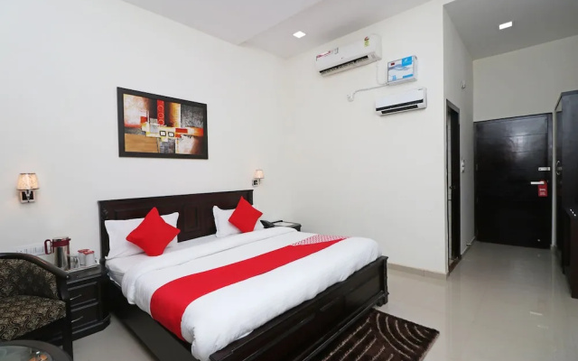 Nhu Phuc Hotel by OYO Rooms
