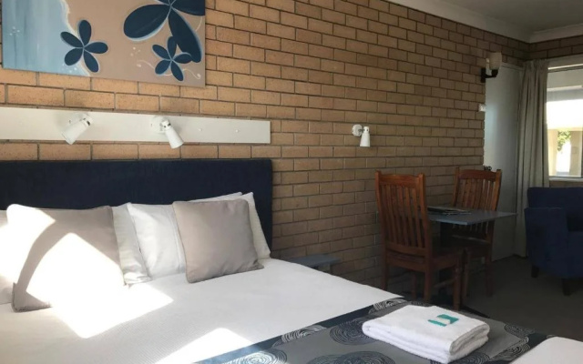 Edgewater Motel
