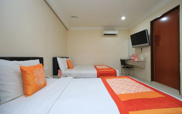 OYO 115 Hotel Safari 1