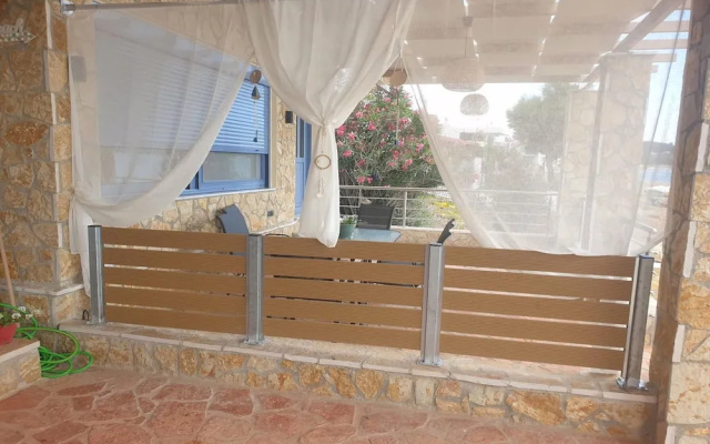 Maritinas Stone House & Apartment On The Beach