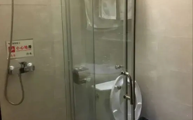 Qingxin Business Hotel