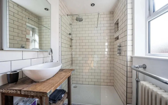 Host Stay Sherrington Road Abode